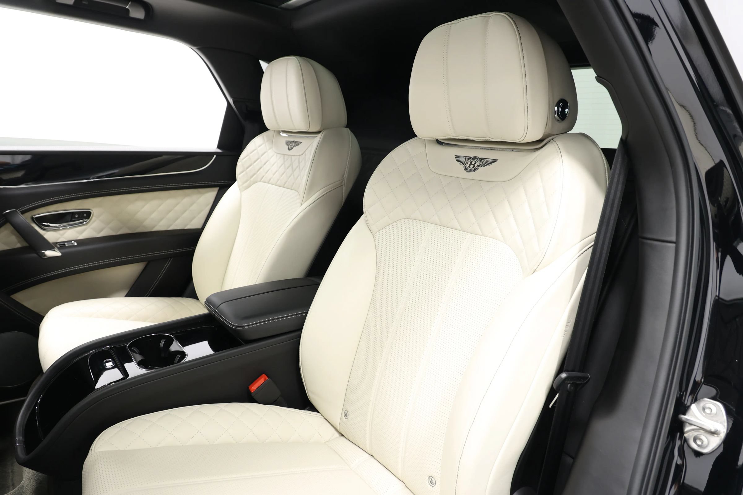 Used 2017 Bentley Bentayga AWD/4WD image 3