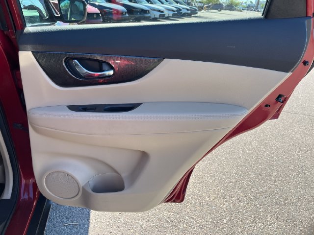 Used 2016 Nissan Rogue SL w/ SL Premium Package AWD/4WD image 23