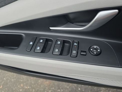 Certified 2024 Hyundai Elantra Limited image 40