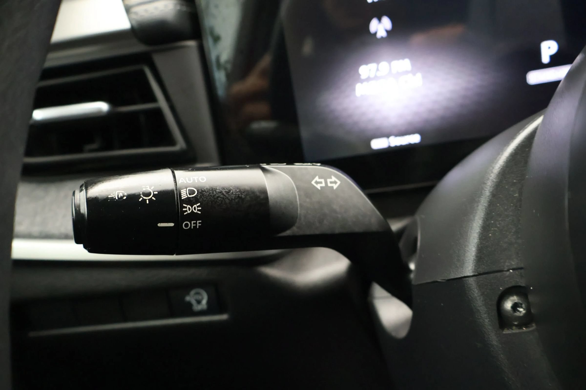 Used 2025 Nissan Kicks SV FWD image 22