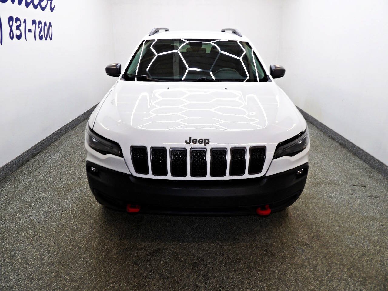 Used 2019 Jeep Cherokee Trailhawk AWD/4WD image 2