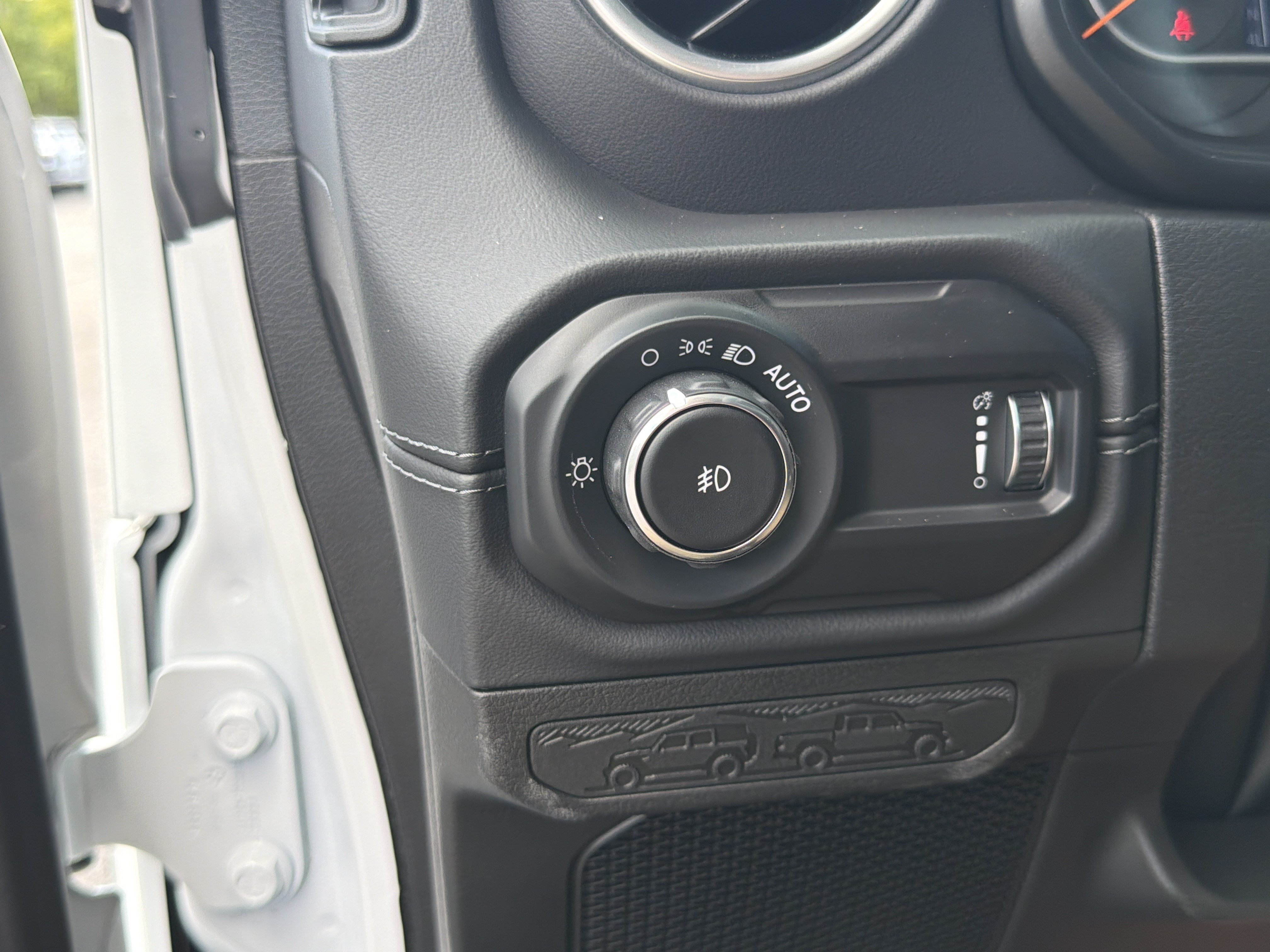 Used 2025 Jeep Wrangler Unlimited Sahara AWD/4WD image 12