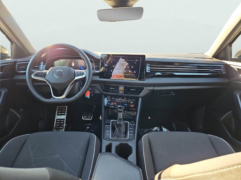 Certified 2025 Volkswagen Jetta Sport FWD image 11