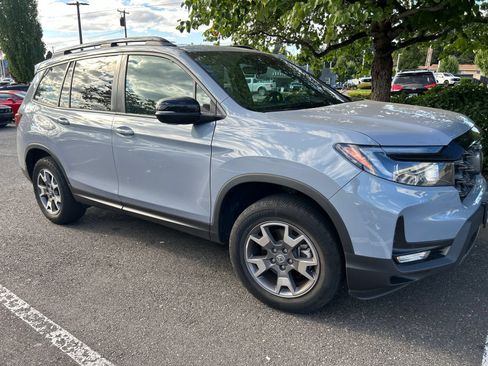 Used 2023 Honda Passport TrailSport image 3