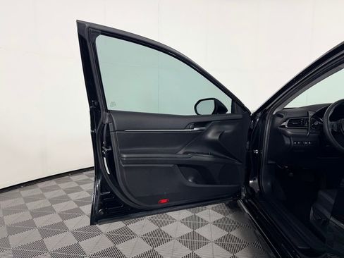 Used 2024 Toyota Camry SE image 23