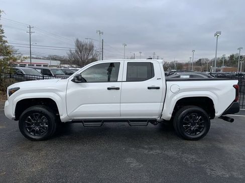 Used 2024 Toyota Tacoma SR image 5