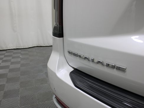 Used 2021 Cadillac Escalade Premium Luxury w/ Driver Assist Tech Package AWD/4WD image 33