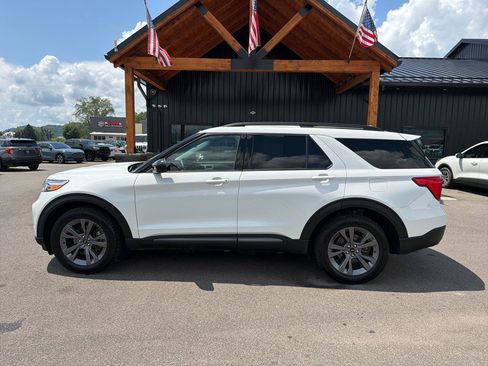 Used 2023 Ford Explorer XLT w/ Equipment Group 202A AWD/4WD image 25