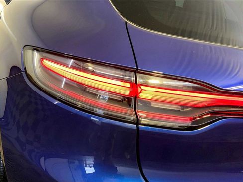 Certified 2025 Porsche Macan image 30