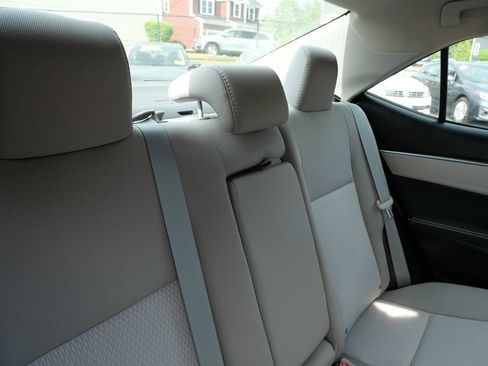 Used 2016 Toyota Corolla LE FWD image 31