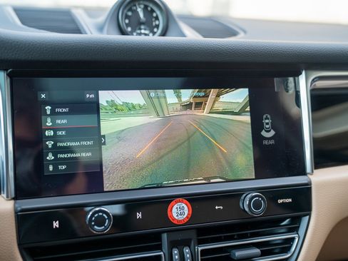 Certified 2025 Porsche Macan image 17