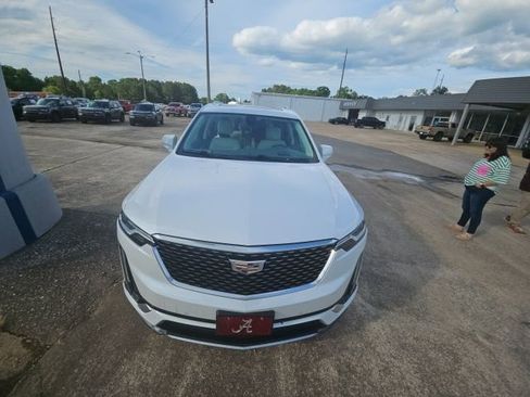 Used 2021 Cadillac XT6 Premium Luxury AWD/4WD image 3
