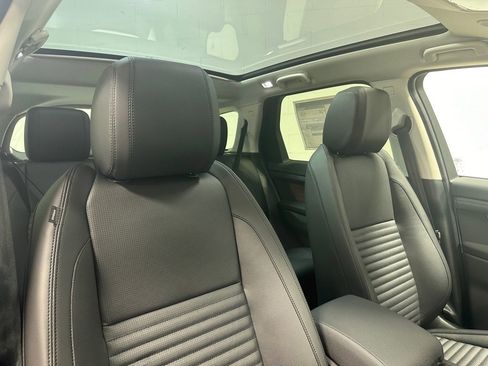 New 2025 Land Rover Discovery Sport S image 28