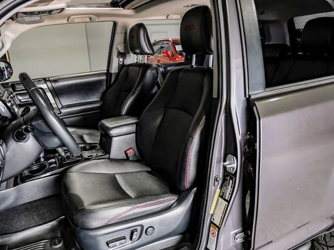 Used 2018 Toyota 4Runner TRD Off-Road Premium AWD/4WD image 31