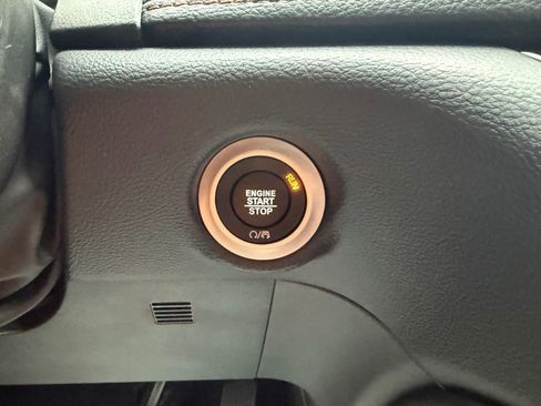 Used 2024 Chrysler Pacifica Pinnacle image 26