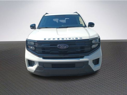 New 2025 Ford Expedition Active image 3
