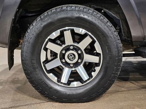 Used 2022 Toyota 4Runner TRD Off-Road Premium w/ Moonroof Package image 17