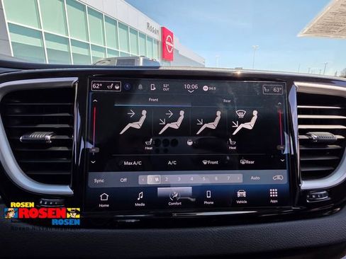 Used 2024 Chrysler Pacifica Touring-L FWD image 16