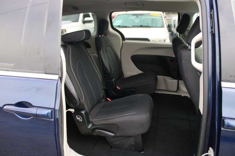 Used 2020 Chrysler Voyager LX FWD image 11