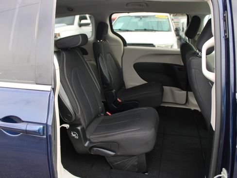 Used 2020 Chrysler Voyager LX FWD image 11