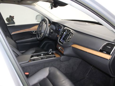 Used 2023 Volvo XC90 B5 Plus image 31