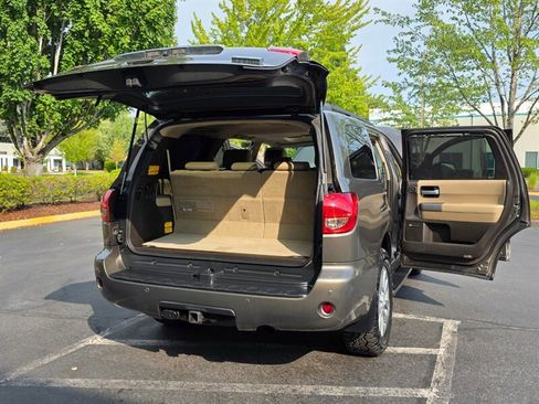 Used 2011 Toyota Sequoia Limited image 28