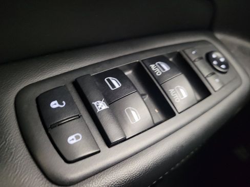 Used 2019 Jeep Grand Cherokee Altitude AWD/4WD image 27