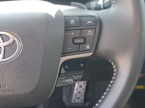 Used 2025 Toyota Camry SE image 22