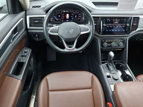 Certified 2022 Volkswagen Atlas SEL R-Line image 12