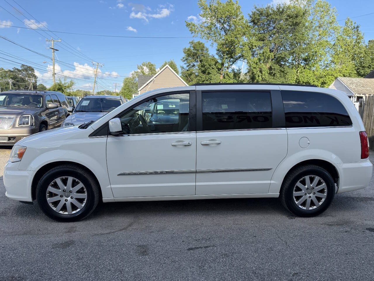 Used 2013 Chrysler Town & Country Touring FWD image 5