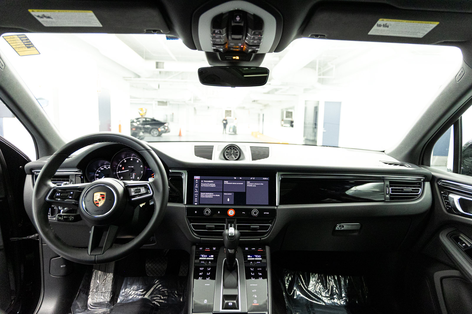 Used 2025 Porsche Macan AWD/4WD image 22
