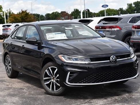 New 2026 Volkswagen Jetta SE FWD image 2