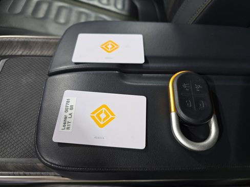 Used 2022 Rivian R1T Adventure image 29