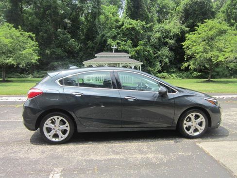 Used 2018 Chevrolet Cruze Premier FWD image 21