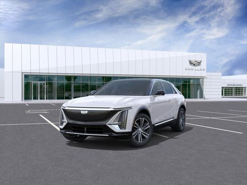 New 2025 Cadillac Lyriq Luxury RWD image 8