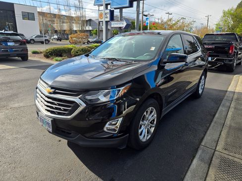 Used 2018 Chevrolet Equinox LT FWD image 2