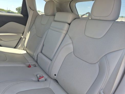 Used 2019 Jeep Cherokee Limited w/ Technology Group AWD/4WD image 7