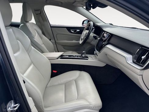 Used 2023 Volvo S60 B5 Plus image 15