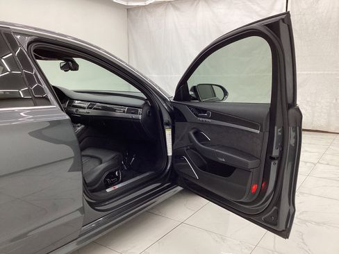 Used 2013 Audi S8 image 17
