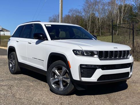 New 2026 Jeep Grand Cherokee Limited w/ Luxury Tech Group II RWD image 32