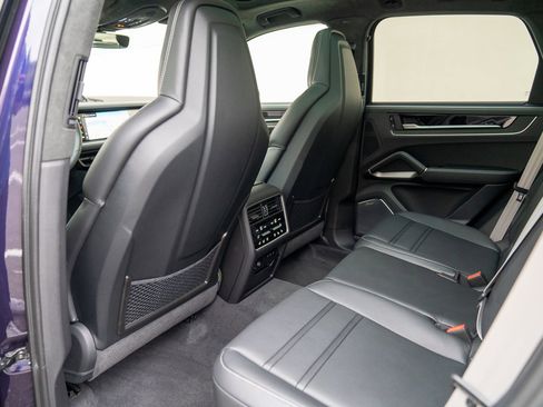 New 2025 Porsche Cayenne GTS image 23