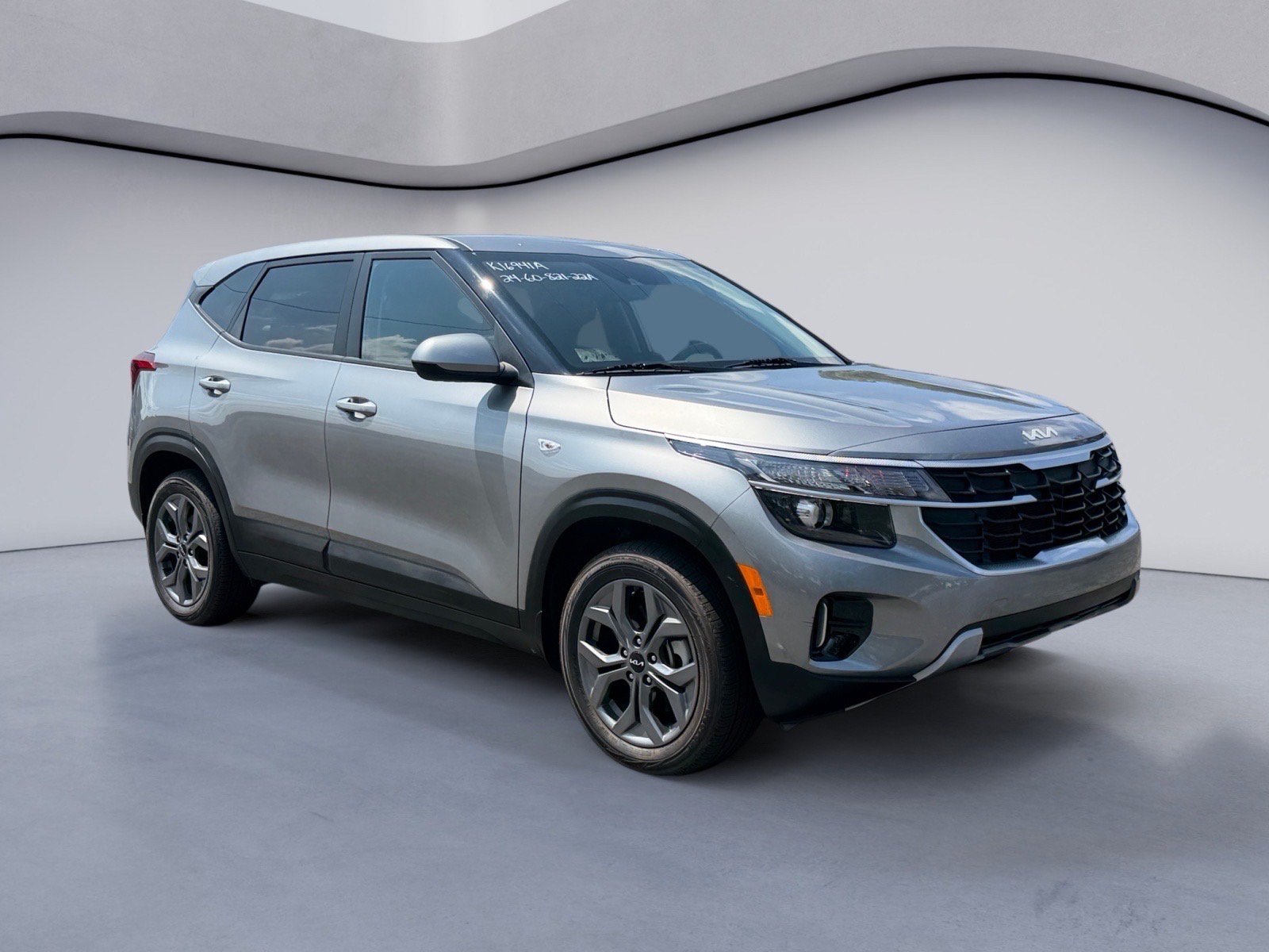 Used 2024 Kia Seltos LX AWD/4WD image 7