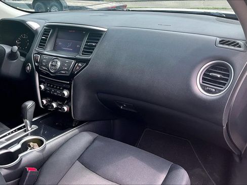 Used 2018 Nissan Pathfinder SV AWD/4WD image 16