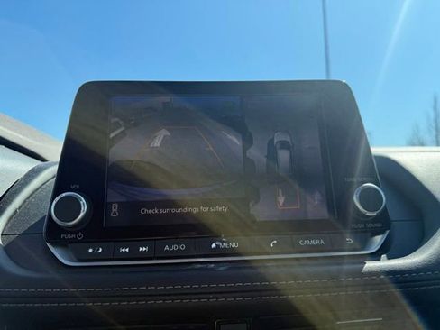 Used 2023 Nissan Rogue SL image 22