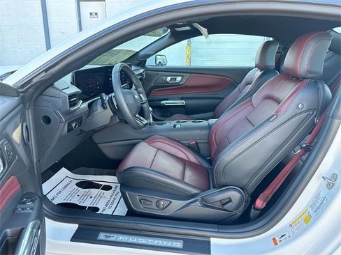 Used 2025 Ford Mustang GT Premium image 17