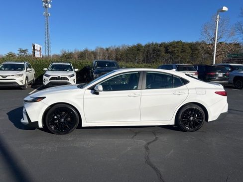 Used 2025 Toyota Camry SE image 8