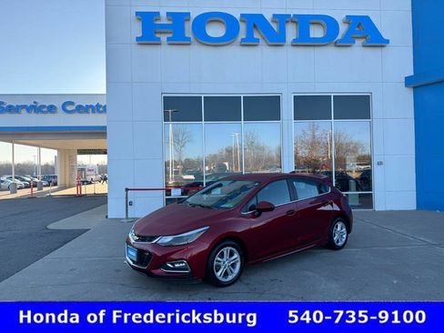 Used 2017 Chevrolet Cruze LT w/ Convenience Package image 1