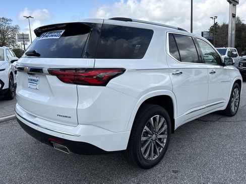 Used 2023 Chevrolet Traverse Premier image 3
