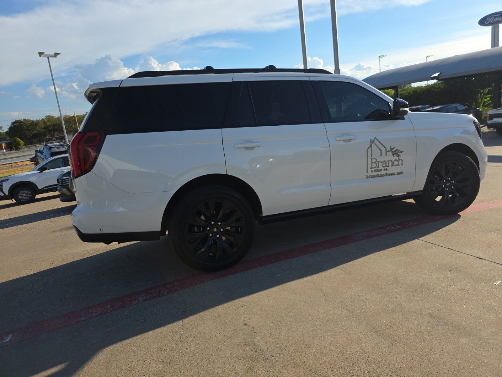 Used 2025 Ford Expedition Platinum w/ Stealth Appearance Package AWD/4WD image 7