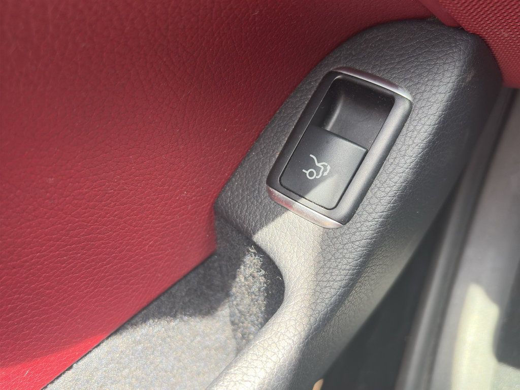 Used 2015 Mercedes-Benz SL 550 image 25